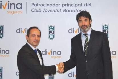 Armando Nieto, presidente de Divina Pastora, y Jordi Villacampa, del Joventut de Badalona, tras firmar el contrato de patrocinio.-CJB