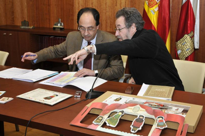 Manuel López Represa y Carlos de La Casa, ayer, durante la presentación de la programación.-VALENTÍN GUISANDE