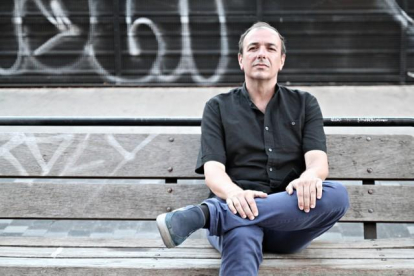 El periodista Esteban Hernández, autor del libro 'Nosotros o el caos: así es la derecha que viene'-