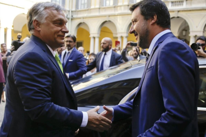 Salvini y Orbán, en Milán. /-AP / LUCA BRUNO