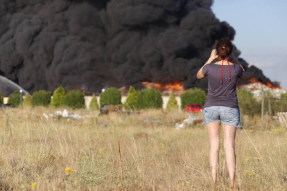 Incendio en la Planta de Reciclaje de Neumáticos de Ardoncino (León)  Abrir Ficha  Ampliar en margen izquierdo  Abrir Ficha  Ampliar en margen izquierdo  Abrir Ficha  Ampliar en margen izquierdo-Ical