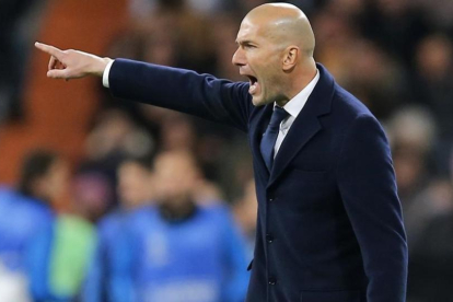 Zidane, durante el encuentro de Champions ante el Roma.-AFP / PAUL WHITE