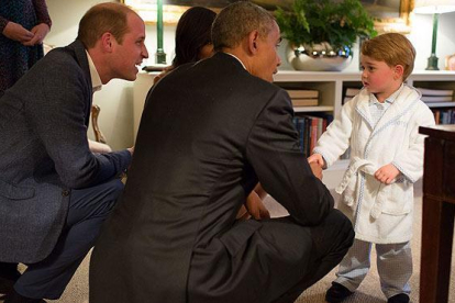 El príncipe George recibe a Obama en pijama.-EFE