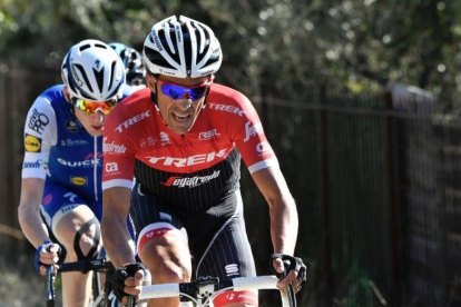 Alberto Contador y Dan Martin, durante su intento de fuga en la sexta etapa de la París-Niza.-AFP / PHILIPPE LOPEZ