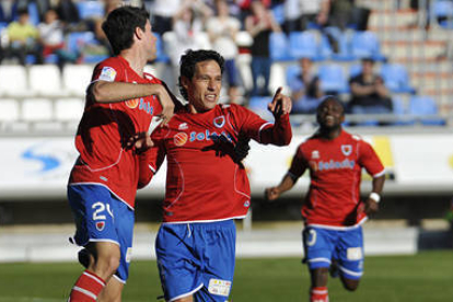 El gol de Del Pino desde la frontal fue lo mas destacado del partido. / VALENTÍN GUSANDE-