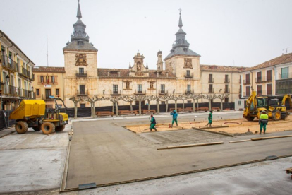 <p>La plaza Mayor de El Burgo de Osma se encuentra en obras, una intervención que cambiará sustancialmente su fisonomía</p>

<p> </p>

<p>FOTOS: MARIO TEJEDOR</p>