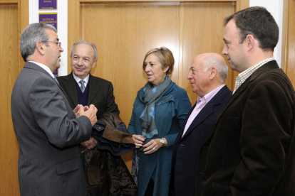 De izquierda a derecha Vicente Ripa, José Manuel Mangas, Mercedes Molina, Cándido Moreno y Pedro Medrano. / V.G.-
