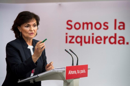 La secretaria de Igualdad del PSOE Carmen Calvo durante la rueda de prensa.-LUCA PIERGIOVANNI (EFE)