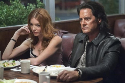 Nicole LaLiberte y Kyle MacLachlan, en lo nuevo de 'Twin Peaks'.-SHOWTIME / SUZANNE TENNER