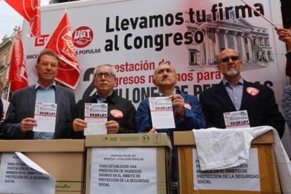 Toxo y Álvarez en las puertas del Congreso.-JUAN MANUEL PRATS