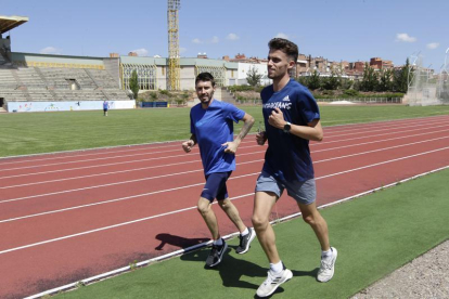 Chiqui Pérez y Carlos Mayo son dos de los atletas que han apostado por Soria para entrenar este verano.-Luis Ángel Tejedor