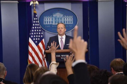 Spicer, durante la rueda de prensa.-AFP / NICHOLAS KAMM