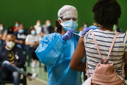 Vacunación masiva con Pfizer  en Ciudad Rodrigo (Salamanca).-ICAL
