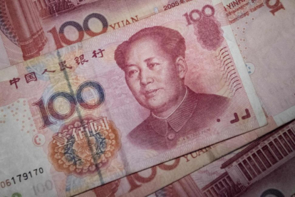 Un billete de 100 yuan.-FRED DUFOUR / AFP