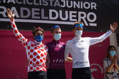 Pódium final de la Vuelta Junior Ribera del Duero. HDS