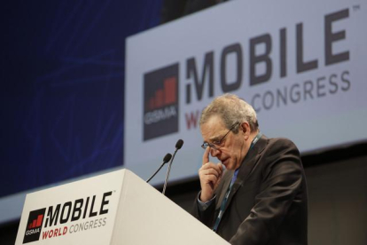 César Alierta, presidente de Telefónica, durante su intervención en el Mobile World Congress.-ALBERT BERTRAN