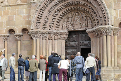 Turistas visitando la iglesia de Santo Domingo./V.G.-