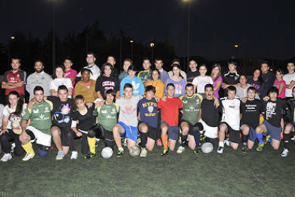 Integrantes de los equipos absolutos, masculino y femenino, y cadete del Ingenieros de Soria de Rugby. / VALENTÍN GUISANDE-