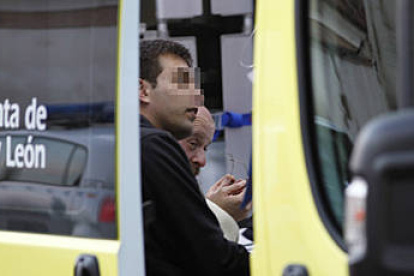 Bonny Peregrina en la ambulancia tras entregarse. / CONCHA ORTEGA - ICAL-