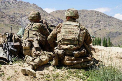 Soldados estadounidenses durante una visita del comandante de las fuerzas estadounidenses y de la OTAN en Afganistán en el puesto de control del Ejército Nacional Afgano (ANA) en el distrito de Nerkh de la provincia de Wardak.-THOMAS WATKINS (AFP)