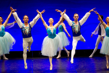 El Ballet de Kiev representa el Lago de los Cisnes en Soria. MARIO TEJEDOR (1)