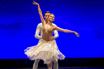 El Ballet de Kiev representa el Lago de los Cisnes en Soria. MARIO TEJEDOR (4)