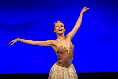 El Ballet de Kiev representa el Lago de los Cisnes en Soria. MARIO TEJEDOR (6)