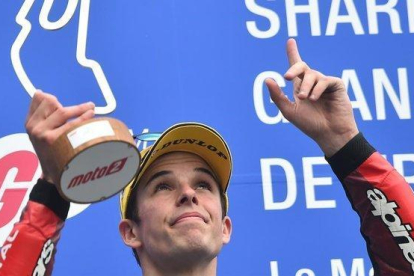 Àlex Márquez (Kalex) ha roto hoy, en Le Mans, una racha, suya y de los pilotos españoles, que no ganaban en Moto2 desde Japón-2017.-AFP / JEAN-FRACOIS MONIER