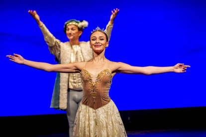 El Ballet de Kiev representa el Lago de los Cisnes en Soria. MARIO TEJEDOR (11)