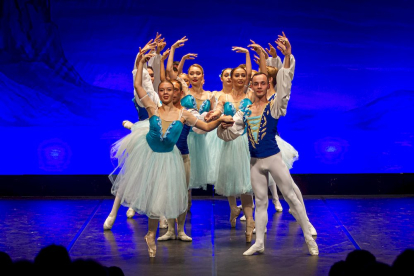El Ballet de Kiev representa el Lago de los Cisnes en Soria. MARIO TEJEDOR (18)