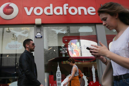 Una tienda de Vodafone.-AFP