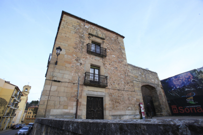 La Torre de Doña Urraca pasará a manos municipales con la operación. MARIO TEJEDOR
