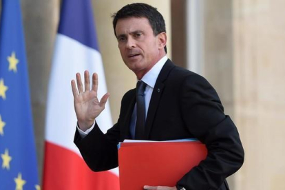 Valls, a su llegada a una reunión en el Elíseo, en París, el 15 de noviembre.-AFP / STEPHANE DE SAKUTIN