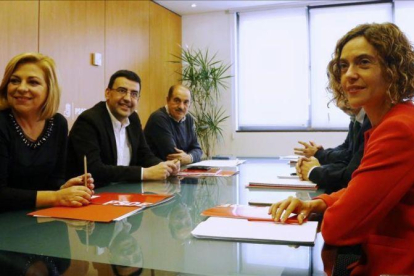 Las comisiones del PSOE y el PSC, este viernes en Madrid.-AGUSTÏN CATALÁN