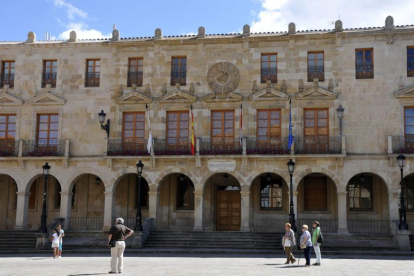 Exterior del Ayuntamiento de Soria.-Álvaro Martínez
