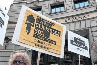 Protesta contra las cláusulas suelo en Barcelona.-LAURA BUSQUETS