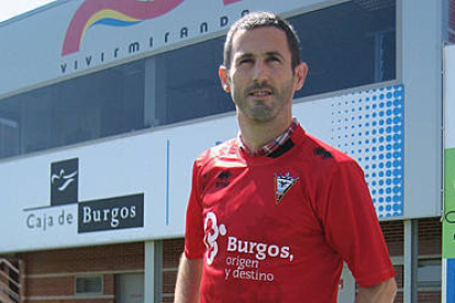 Nagore el día de su presentación como jugador del Mirandés. / El Correo de Burgos-