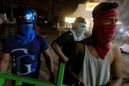 Protesta de seguidores de la oposición en Tegucigalpa.-JORGE CABRERA / EFE