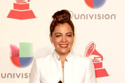 Natalia Lafourcade en la entrega de los Grammy Latino.-EFE