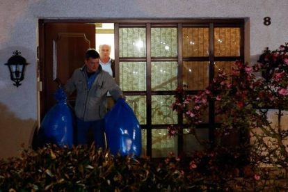 La policía alemana también inspeccionó la casa de los padres de Lubitz en Montabaur.-Foto:   REUTERS / KAI PFAFFENBACH