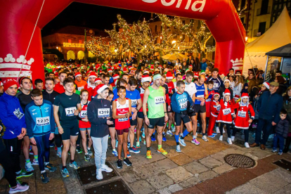 Participantes en la Carrera de Navidad de Soria. MARIO TEJEDOR (31)