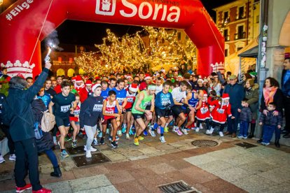 Participantes en la Carrera de Navidad de Soria. MARIO TEJEDOR (32)