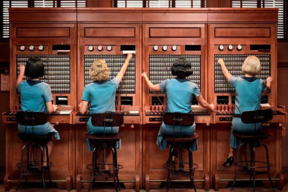 Primera imagen promocional de la serie de Netflix 'Las chicas del cable'.-
