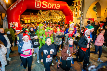 Participantes en la Carrera de Navidad de Soria. MARIO TEJEDOR (38)