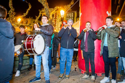Participantes en la Carrera de Navidad de Soria. MARIO TEJEDOR (63)
