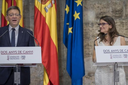 El presidente valenciano, Ximo Puig, y la vicepresidenta, Mónica Oltra.-MIGUEL LORENZO