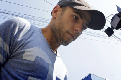 Sergio Morate, el 14 de agosto, llegando escoltado al tribunal rumano de Lugoj.-EFE/ADRIAN PICLISAN
