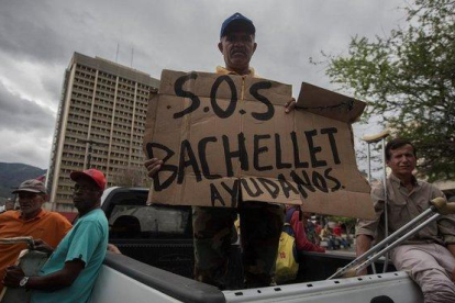 Trabajadores petroleros se manifiestan en Caracas y piden ver a Bachelet.-EL PERIÓDICO