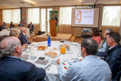 Desayuno organizado por Caja Rural de Soria con el sector agroalimentario provincial. - MARIO TEJEDOR (5)