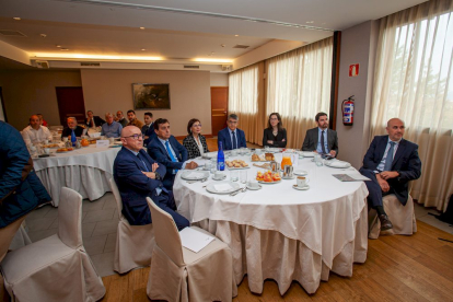 Desayuno organizado por Caja Rural de Soria con el sector agroalimentario provincial. - MARIO TEJEDOR (6)